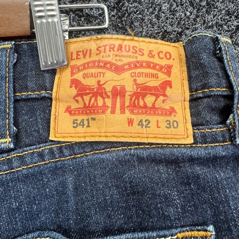 Levis 541 Athletic Taper Jeans Mens‎ 42x30 Dark Wash Indigo Blue Denim
